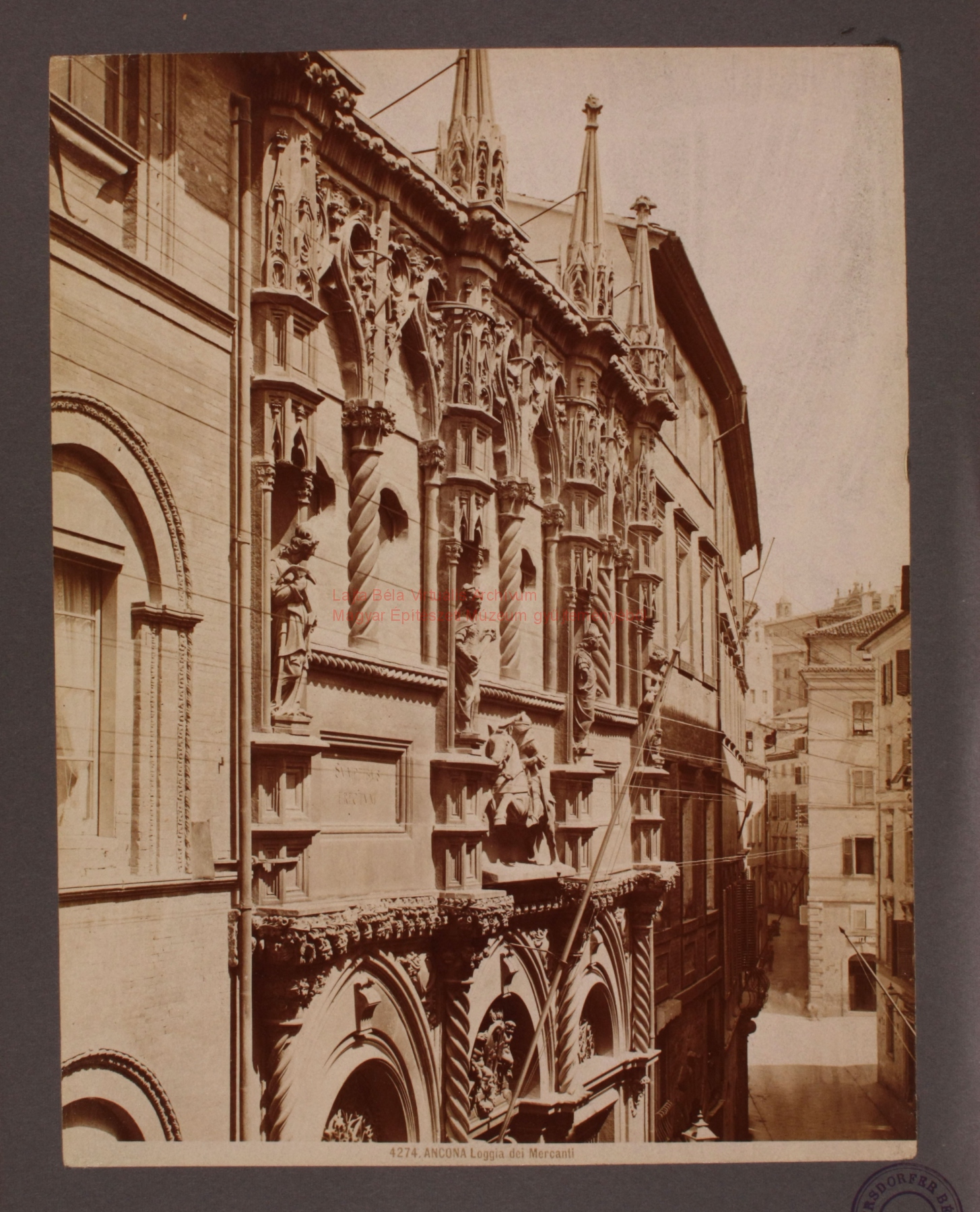 Loggia dei Mercanti